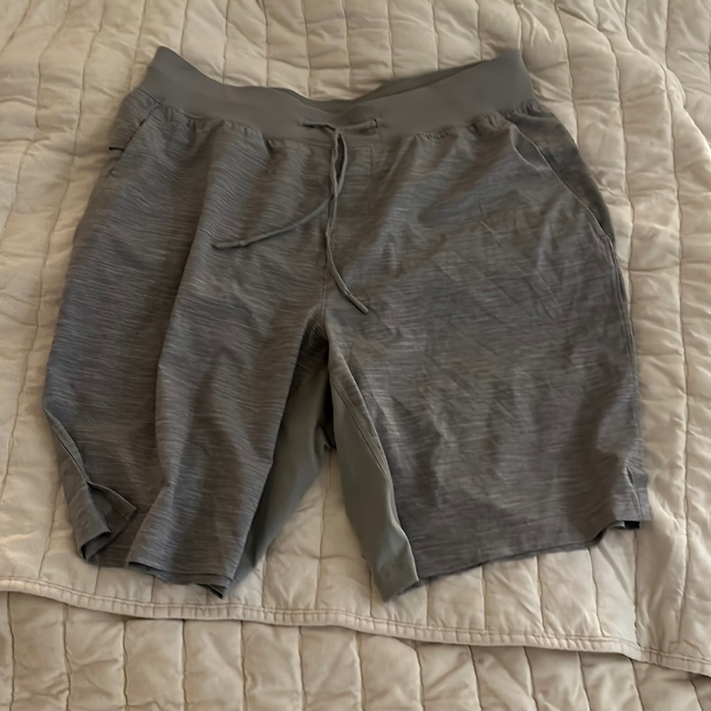 Lululemon work out shirts - size L